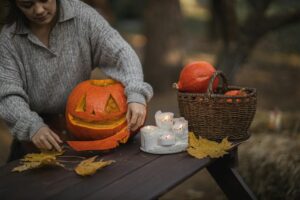 Fall Decor: Crafting Pumpkin Centerpieces and Table Settings
